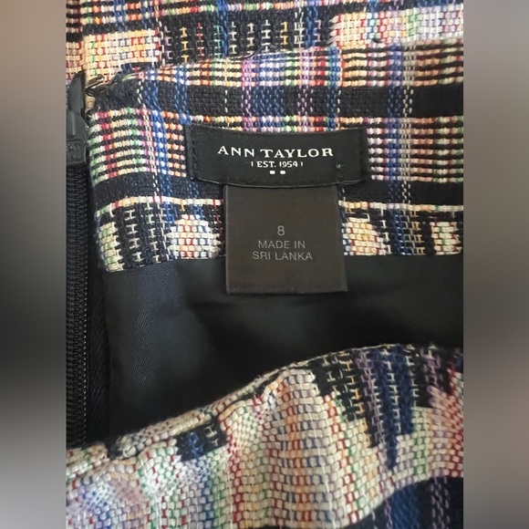 Ann Taylor Pattern Skirt - Multi-Colored - Size 8 - Picture 5 of 6